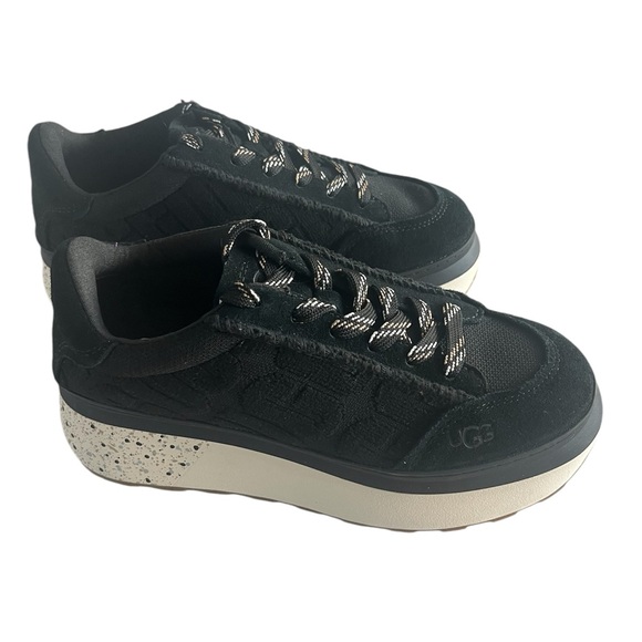 NWOT UGG Marin Lace Black Platform Sneakers size 9.5 - Picture 2 of 7
